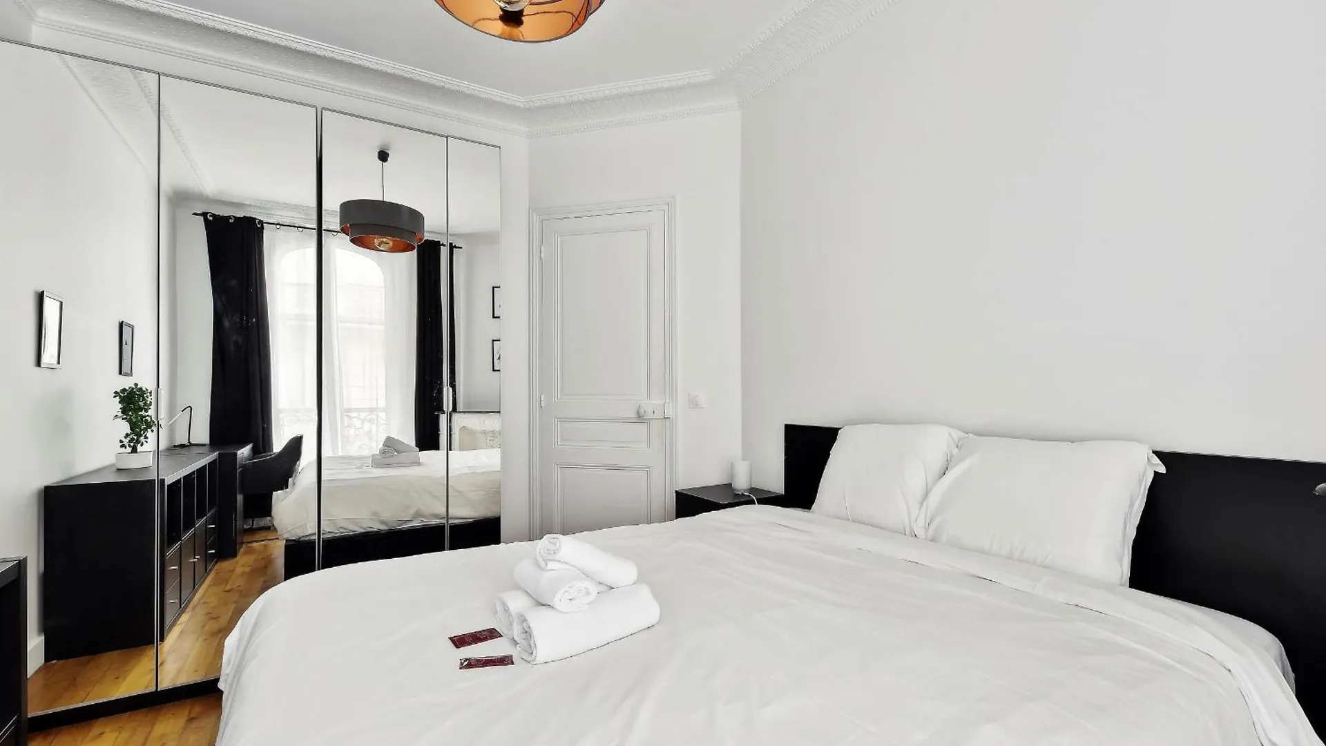 Bnbnova - 2Br - Eiffel Tower & Grenelle Paris 0*,  France
